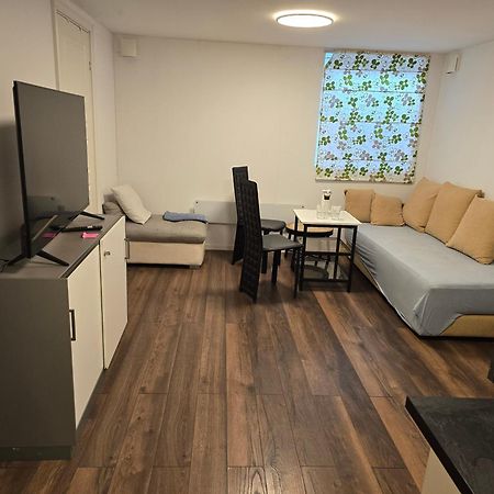 Beautiful 2 Rooms Apartment In Klofta,Near Oslo Airport& Oslo Exteriör bild